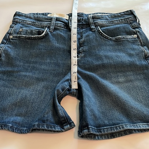 Pilcro and the Letterpress Anthropologie Slim
Boyfriend Shorts High Rise Size 28 - Picture 6 of 16